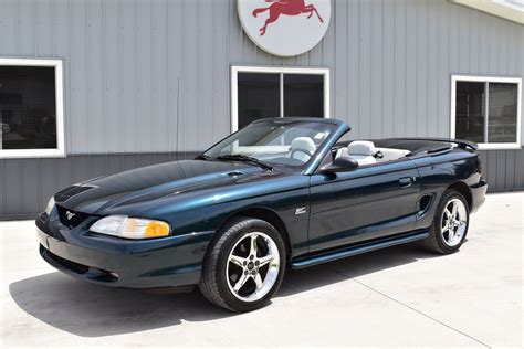 Ford Mustang V6 and Mustang GT 1994